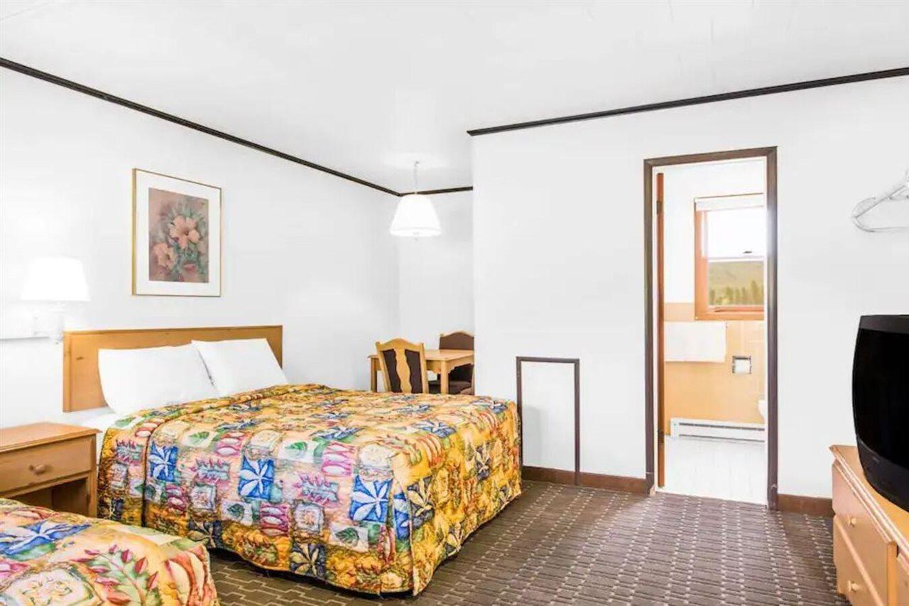 Pine Grove  Knights Inn Pine Grove מראה חיצוני תמונה