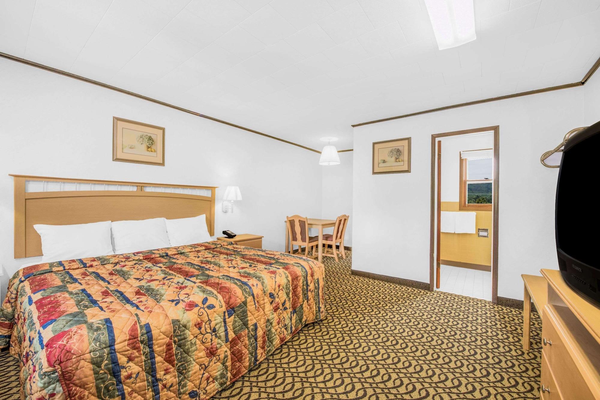 Pine Grove  Knights Inn Pine Grove מראה חיצוני תמונה