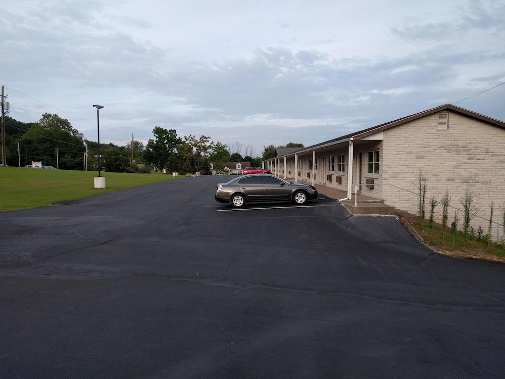 Pine Grove  Knights Inn Pine Grove מראה חיצוני תמונה
