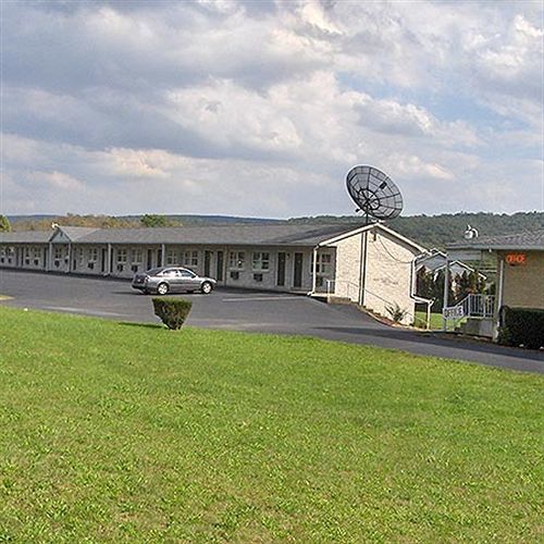 Pine Grove  Knights Inn Pine Grove מראה חיצוני תמונה