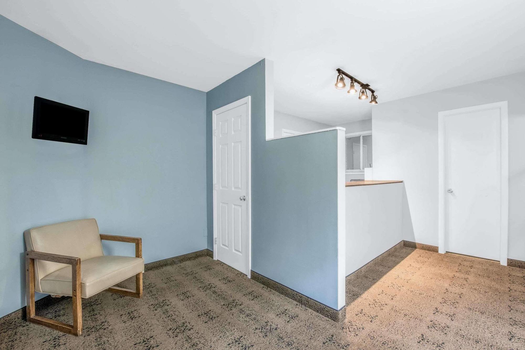 Pine Grove  Knights Inn Pine Grove מראה חיצוני תמונה