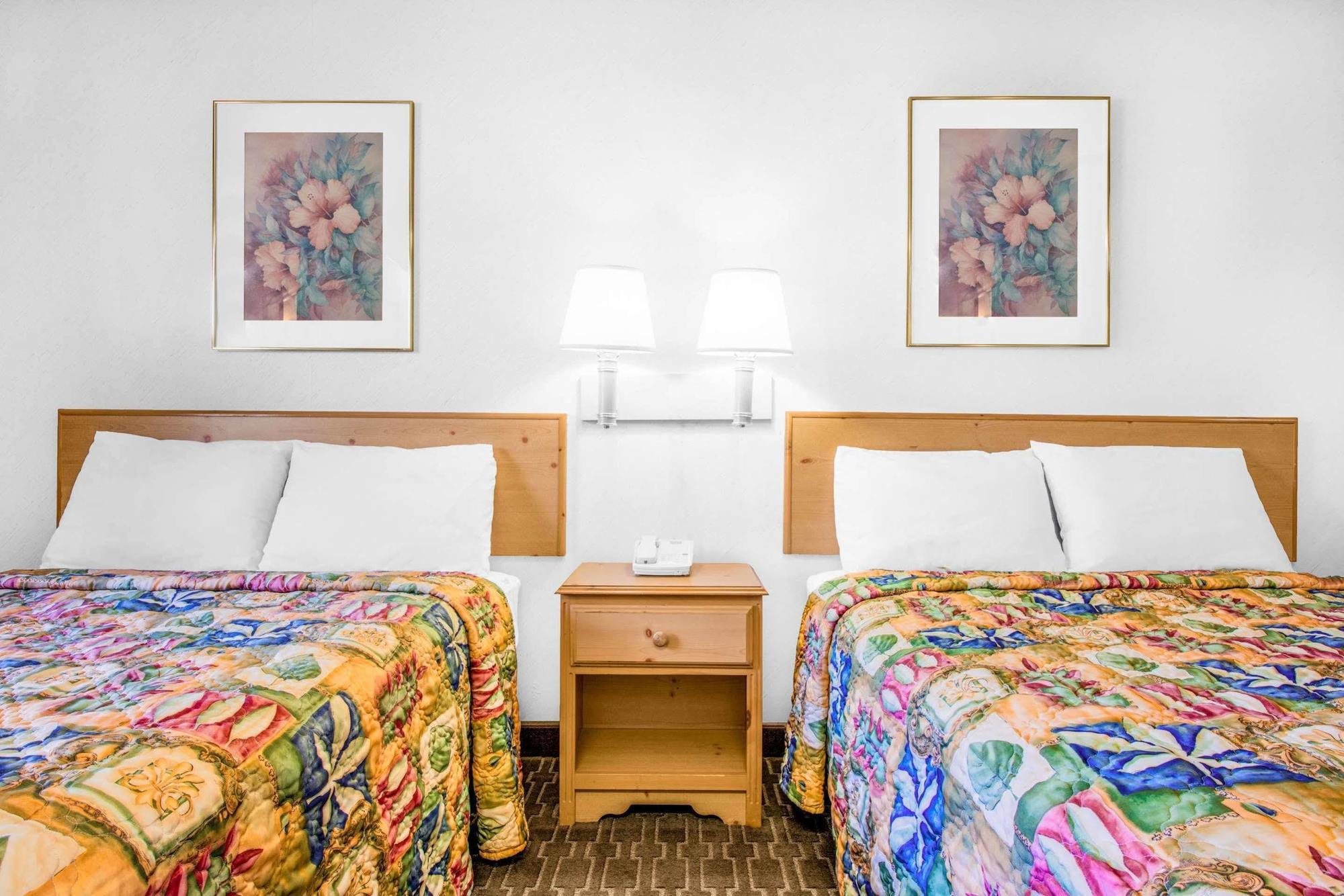 Pine Grove  Knights Inn Pine Grove מראה חיצוני תמונה